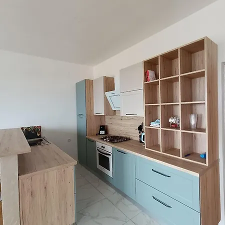 Lo - With Swimming Pool Apartment