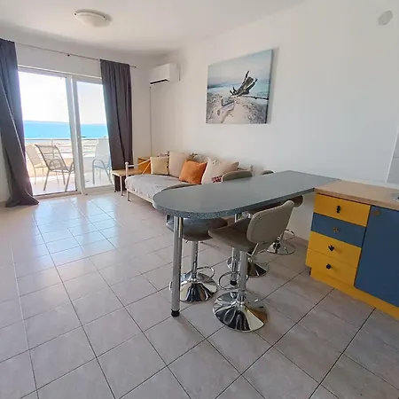 Lo - With Swimming Pool Apartment