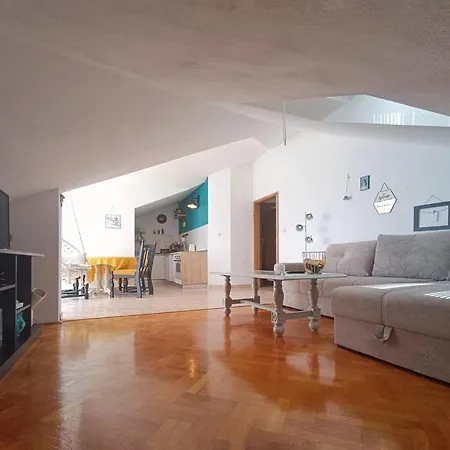 Lo - With Swimming Pool Apartment *