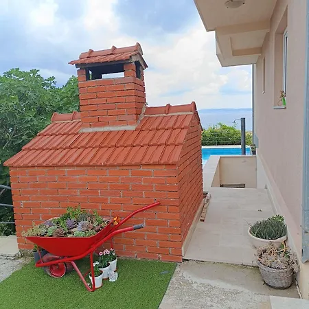 Lo - With Swimming Pool Apartment