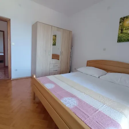 Lo - With Swimming Pool Apartment