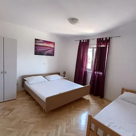 Lo - With Swimming Pool Apartment Split